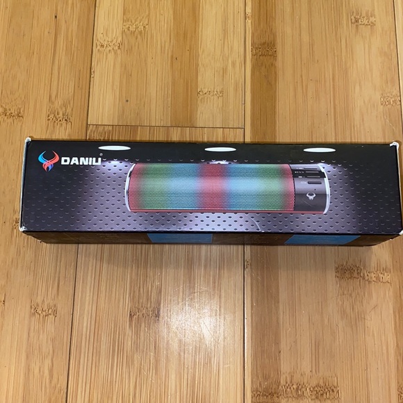 Wireless Bluetooth Speaker  - NWT - Picture 3 of 10